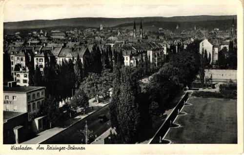 1950ler Almanya Wiesbaden Am Reisinger Brünnen S/B Kartpostal