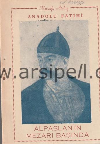 Anadolu Fatihi Alpaslan'ın Mezarı Başında